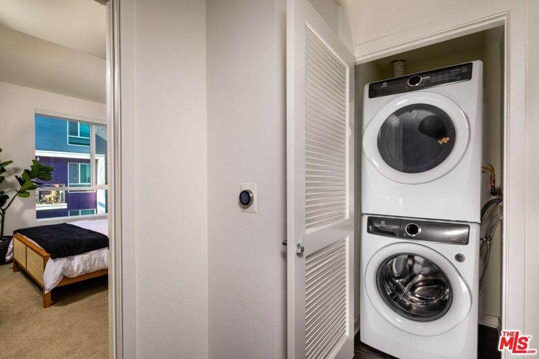 Bedroom, Interior, Utility Closets, Washer