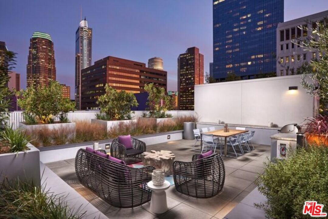 Exterior, Other, Skyline