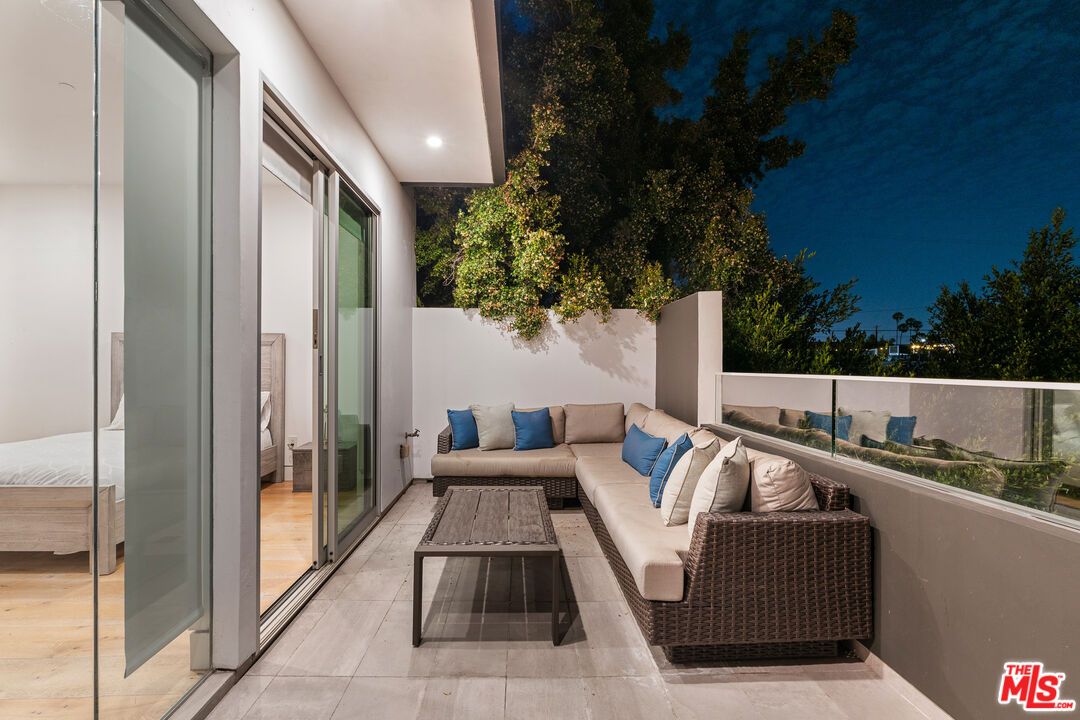 Exterior, Recessed Lighting