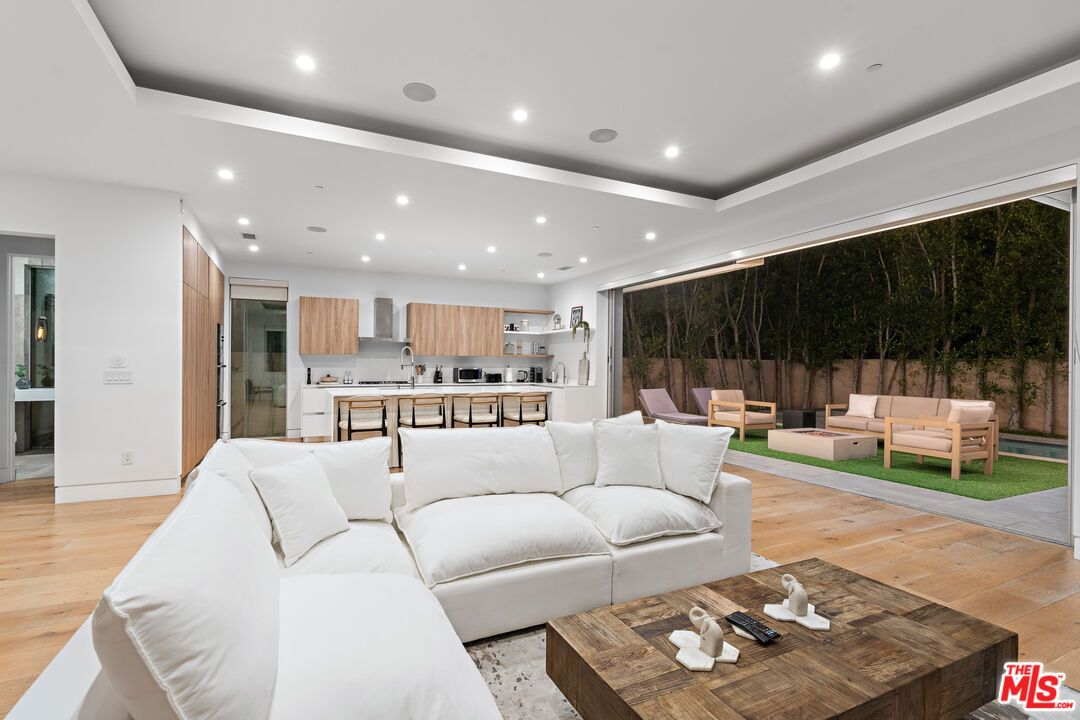 Interior, Kitchen, Living room, Recessed Lighting, Wood Texture Flooring