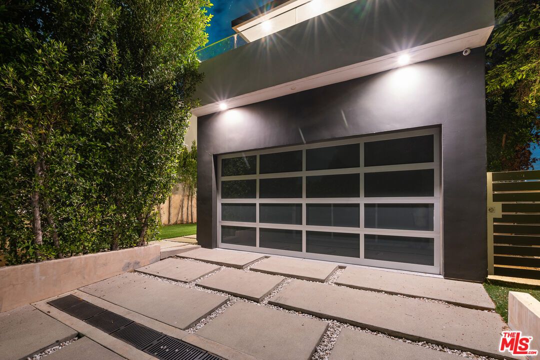 Detached Garage, Exterior