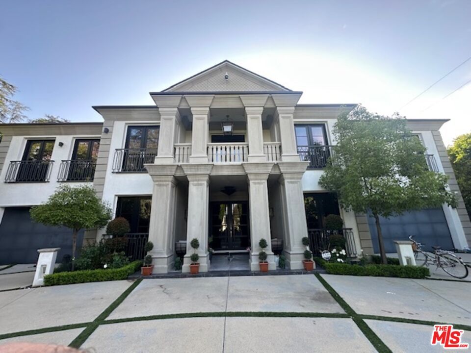 Exterior, Facade, French Provincial