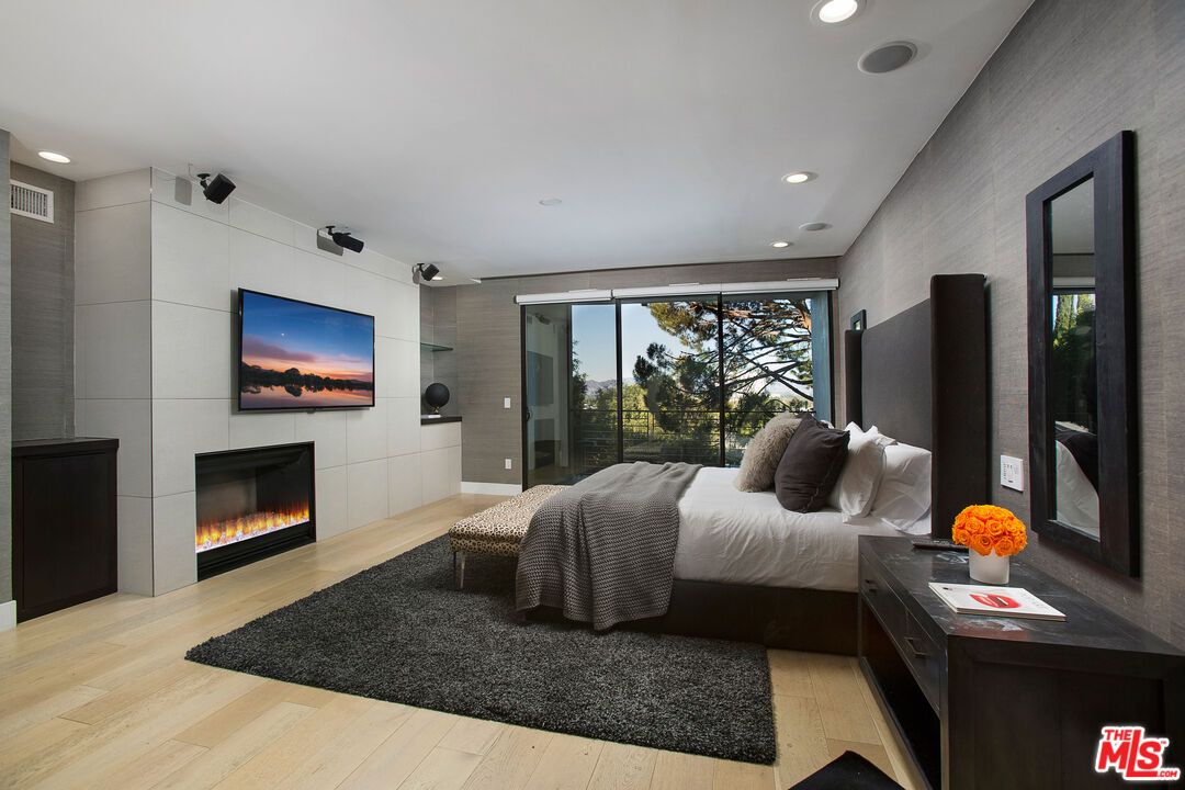 Bedroom, Fireplace, Interior, Recessed Lighting, Wood Texture Flooring