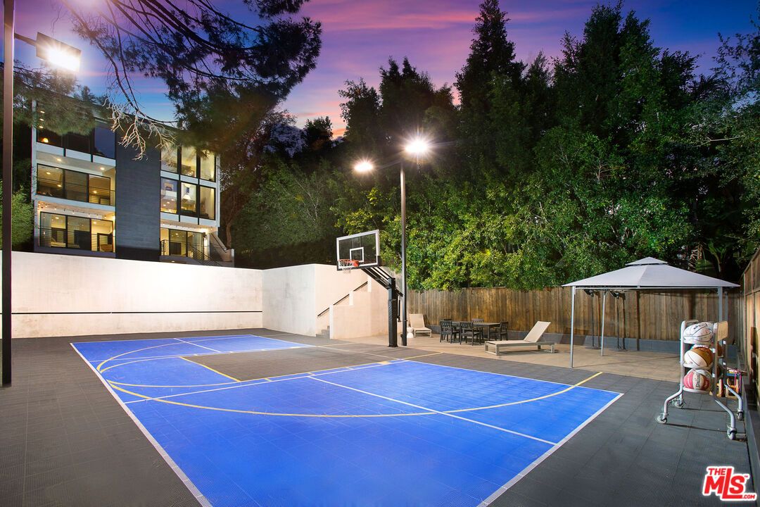 Exterior, Tennis Courts