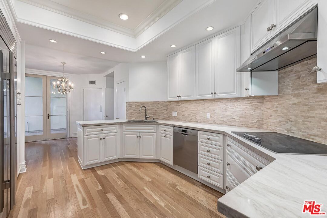 Chandelier, Interior, Kitchen, Recessed Lighting, Wood Texture Flooring