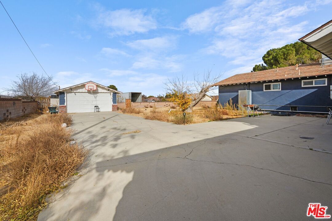 Detached Garage, Exterior