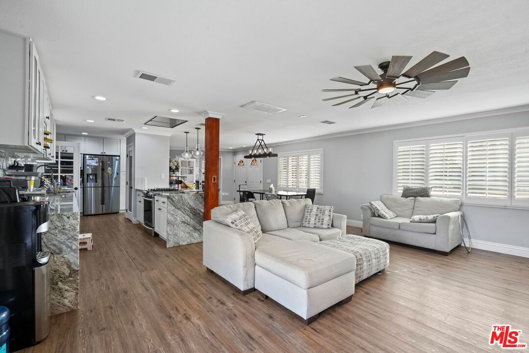 Interior, Kitchen, Living room, Pendant Lights, Recessed Lighting, Wood Texture Flooring