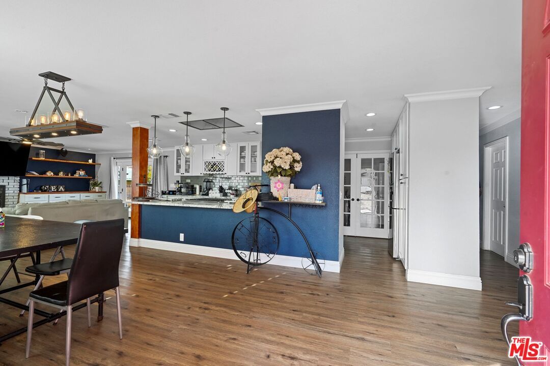 Dining room, Interior, Kitchen, Pendant Lights, Recessed Lighting, Wood Texture Flooring