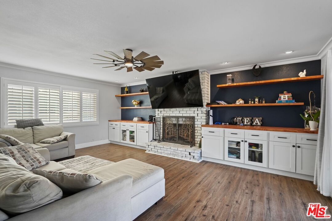 Fireplace, Interior, Living room, Recessed Lighting, Wood Texture Flooring