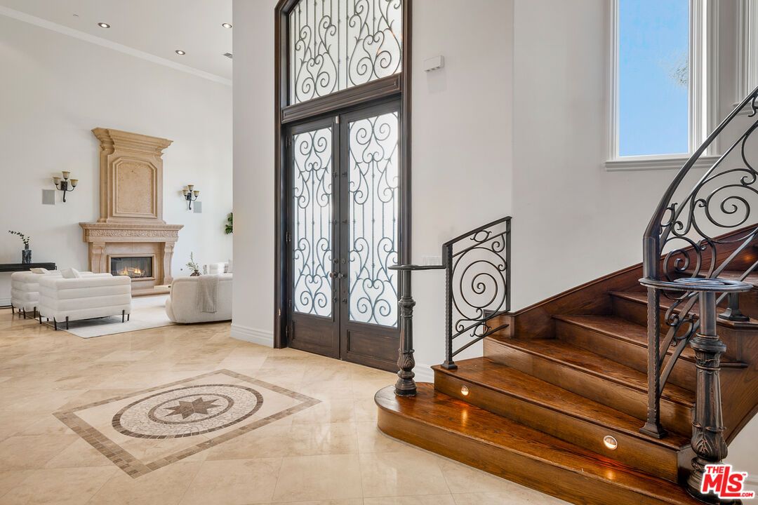 Fireplace, Interior, Recessed Lighting