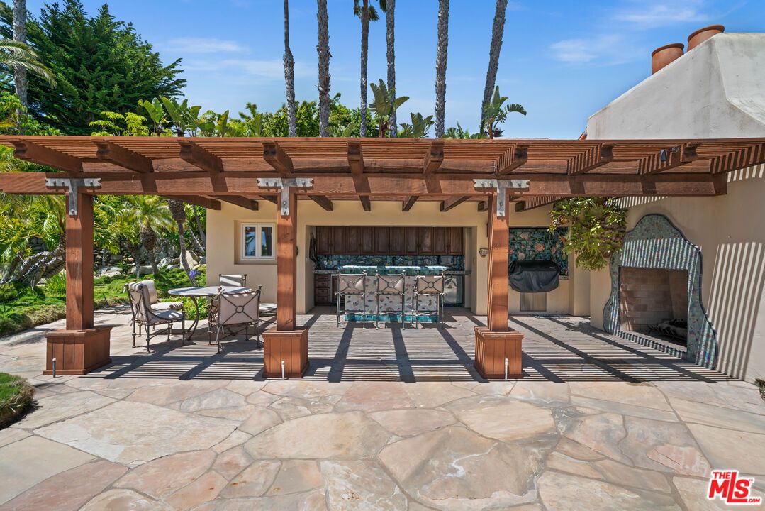 Exterior, Fireplace