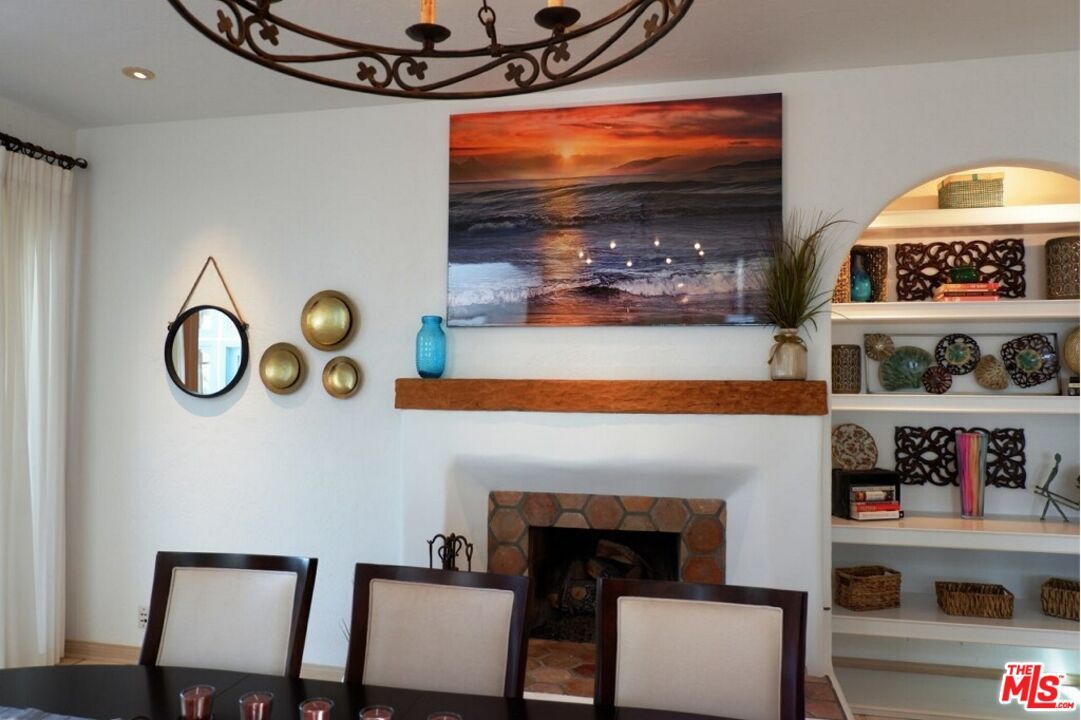 Dining room, Fireplace, Interior, Recessed Lighting