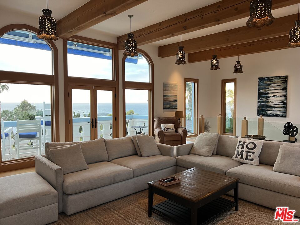 Interior, Living room, Pendant Lights, Water, Wooden Beams