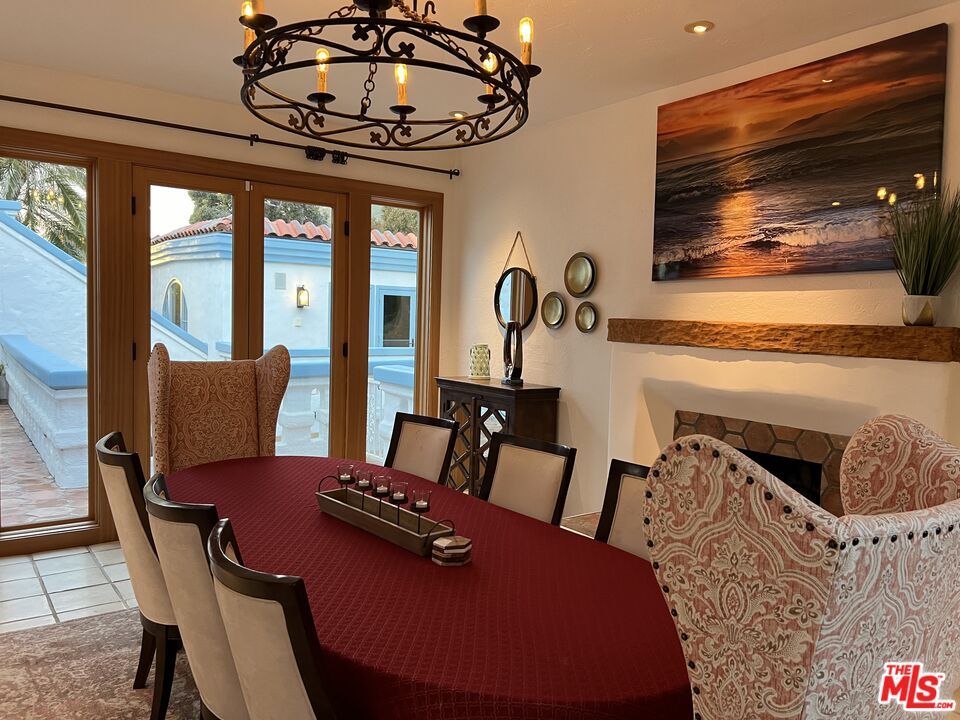 Chandelier, Dining room, Interior, Recessed Lighting