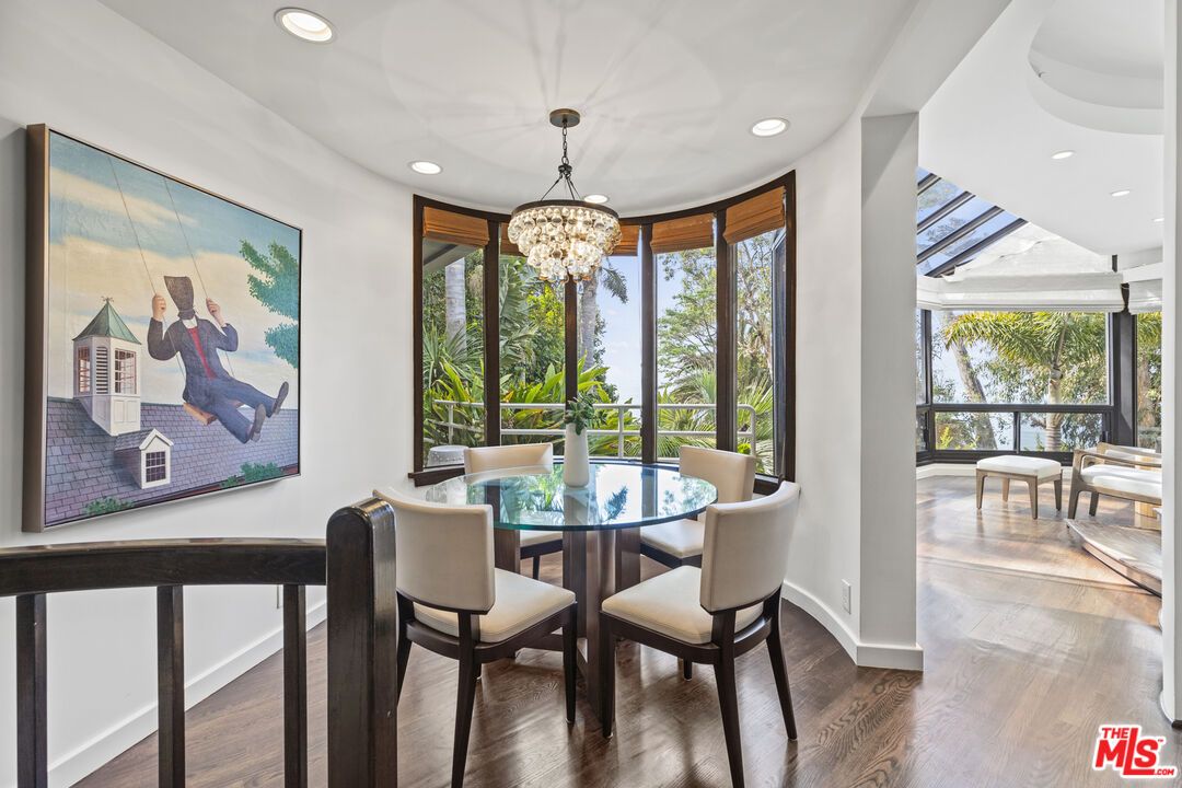 Chandelier, Dining room, Interior, Recessed Lighting, Wood Texture Flooring