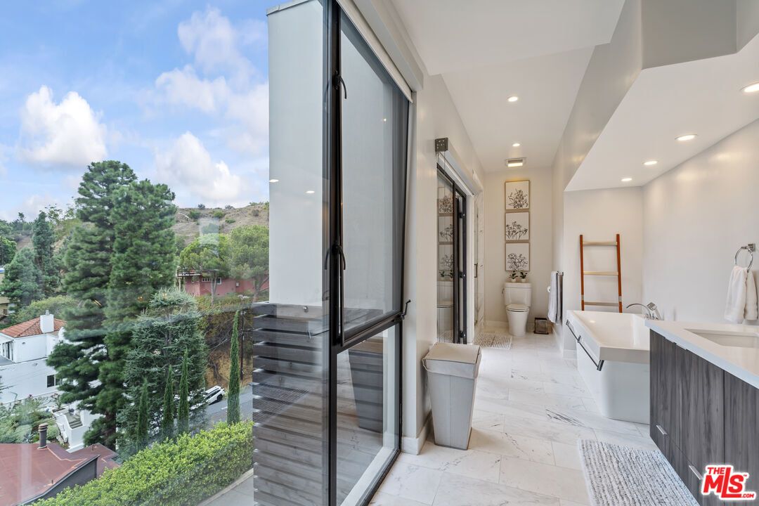 Bathroom, Interior, Marble, Recessed Lighting