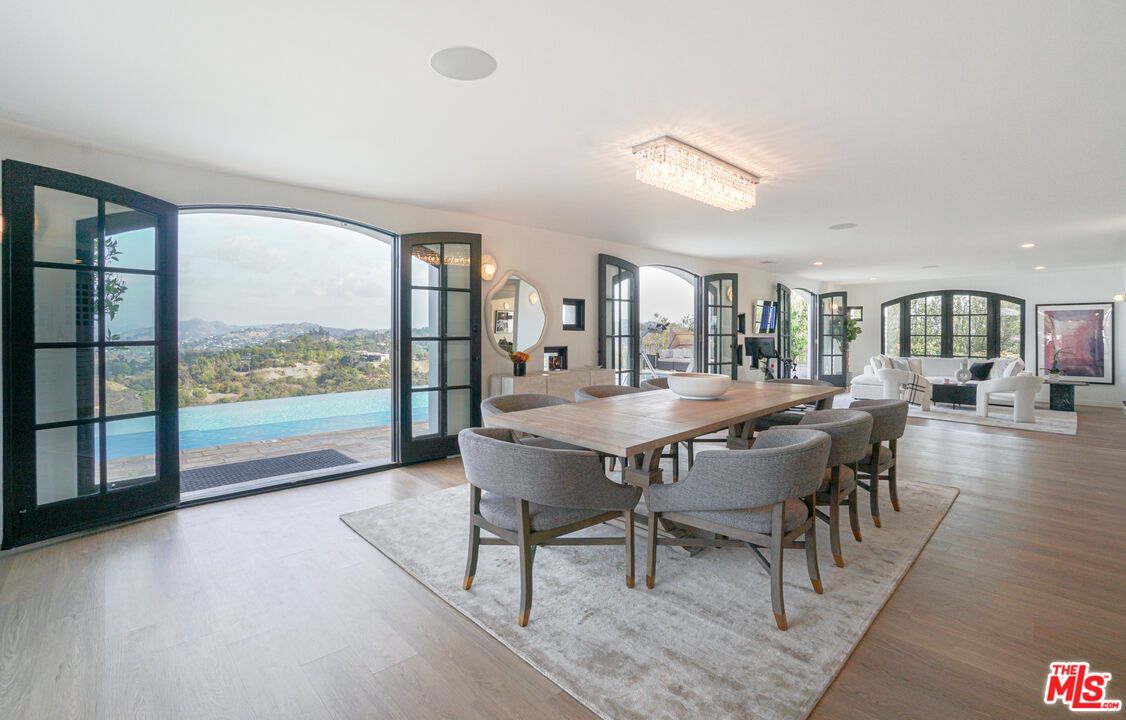 Chandelier, Dining room, Interior, Recessed Lighting, Wood Texture Flooring