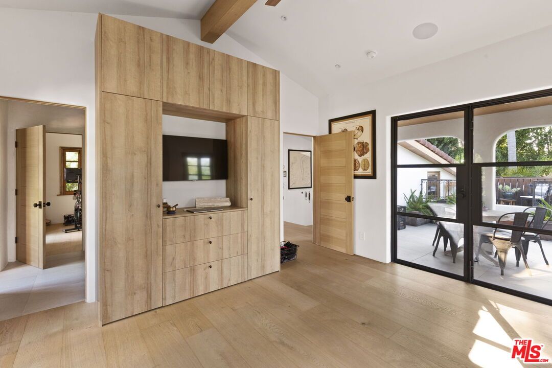 Dining room, Interior, Recessed Lighting, Wooden Beams, Wood Texture Flooring