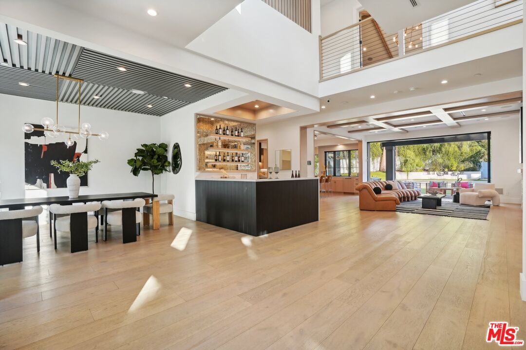 Dining room, Interior, Living room, Pendant Lights, Recessed Lighting, Wood Texture Flooring