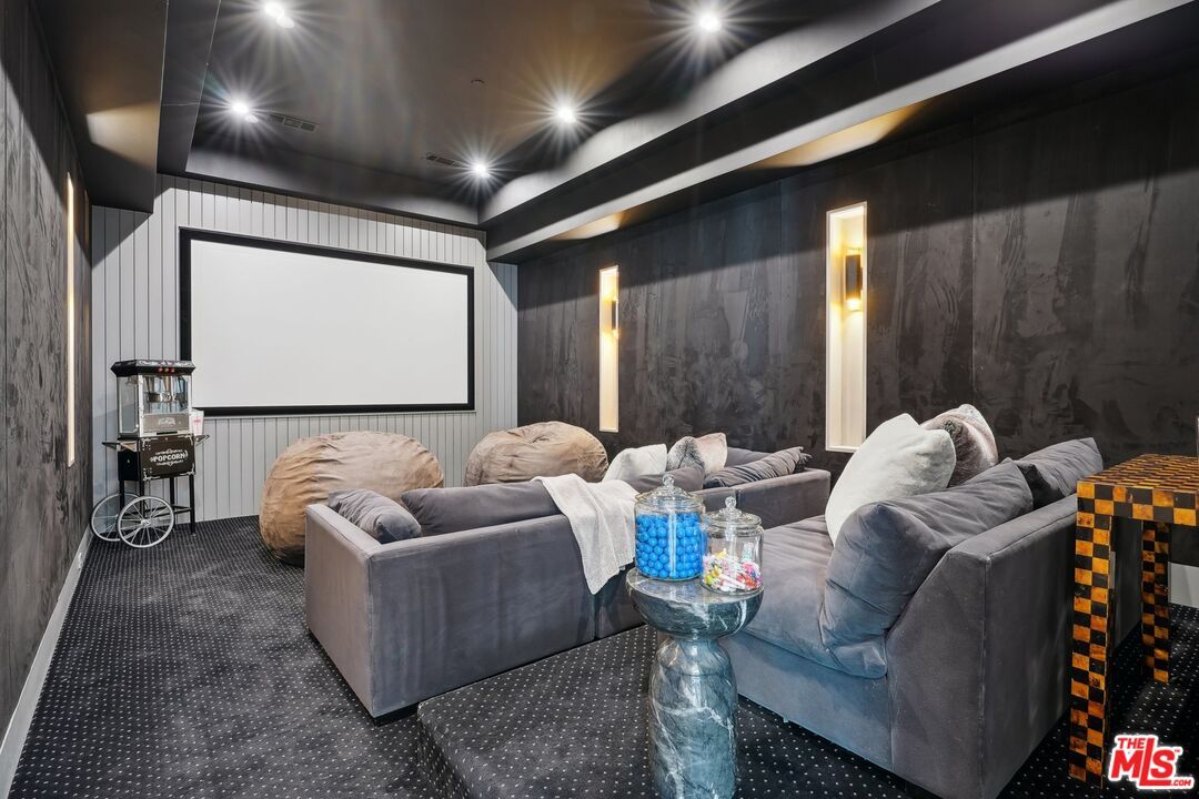 Interior, Projection Screen, Recessed Lighting, Theatre Room