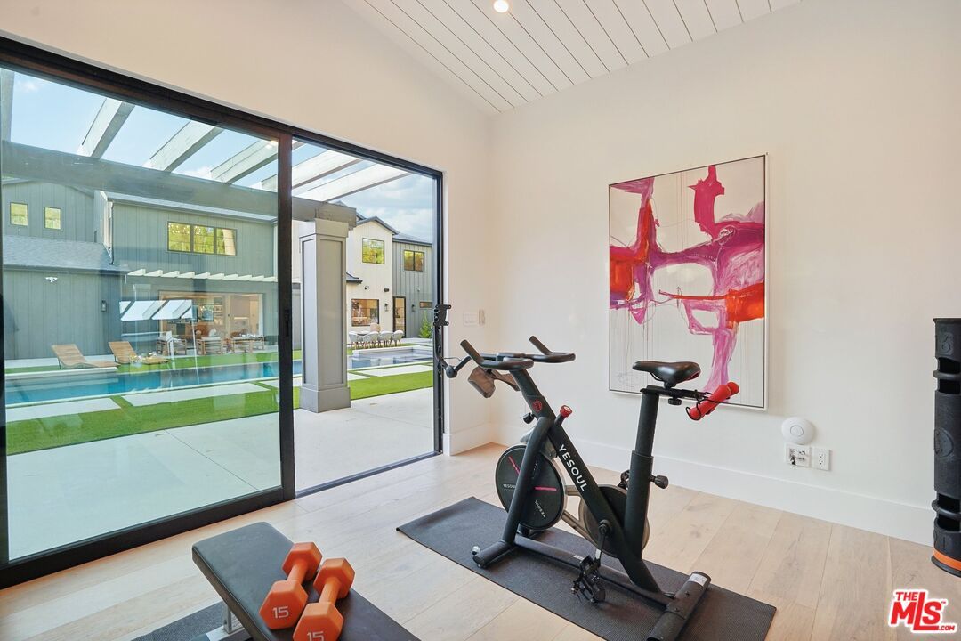 Fitness Equipment, Interior, Recessed Lighting, Wood Texture Flooring