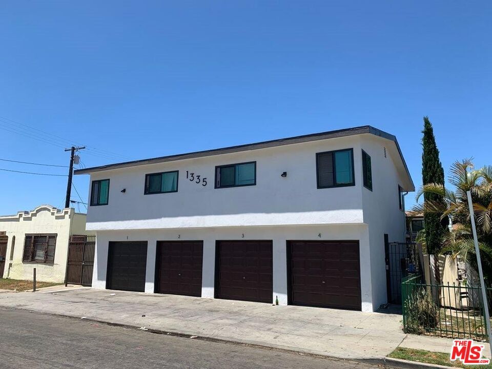 Attached, Exterior, Facade, Modern