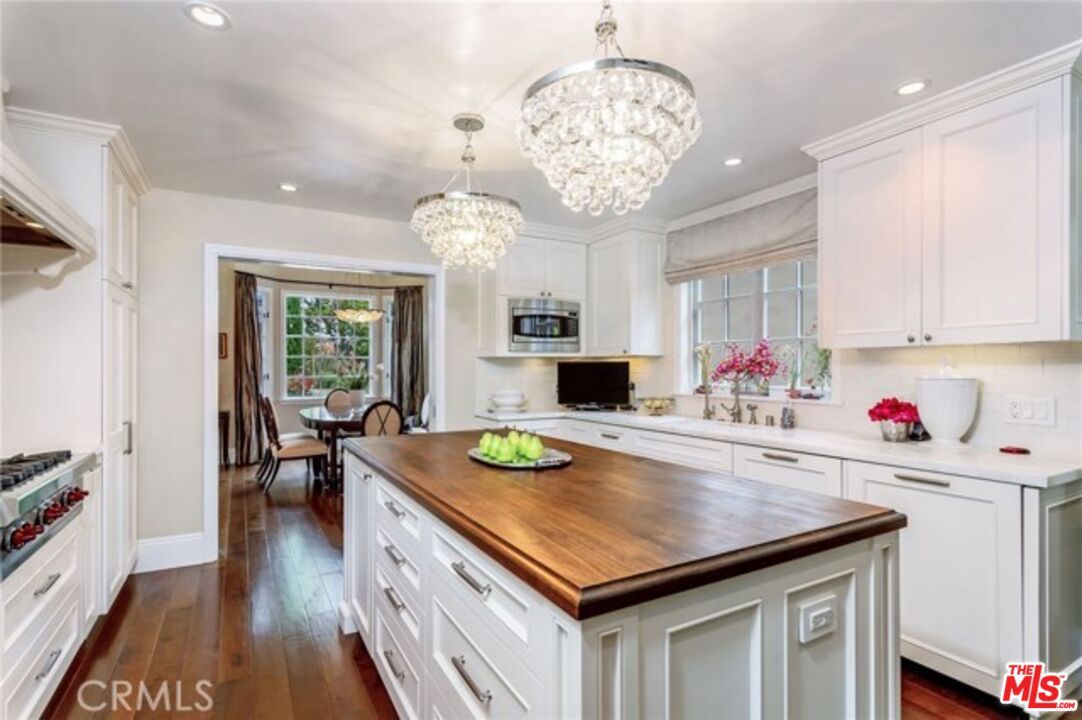 Chandelier, Dining room, Interior, Kitchen, Recessed Lighting, Wood Texture Flooring