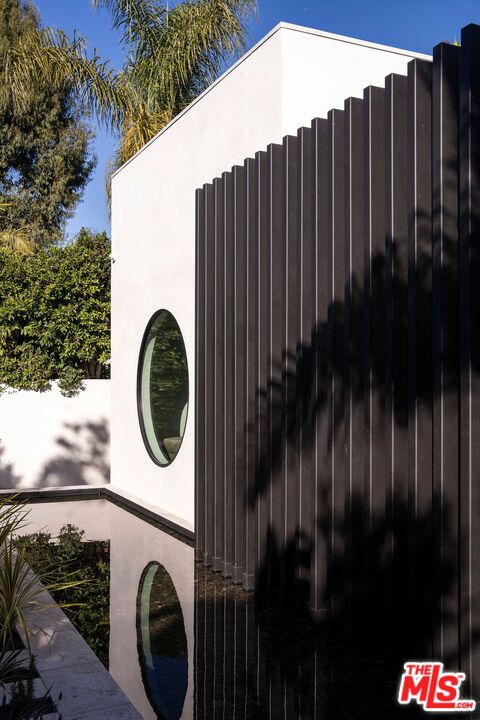 Exterior, Facade, None