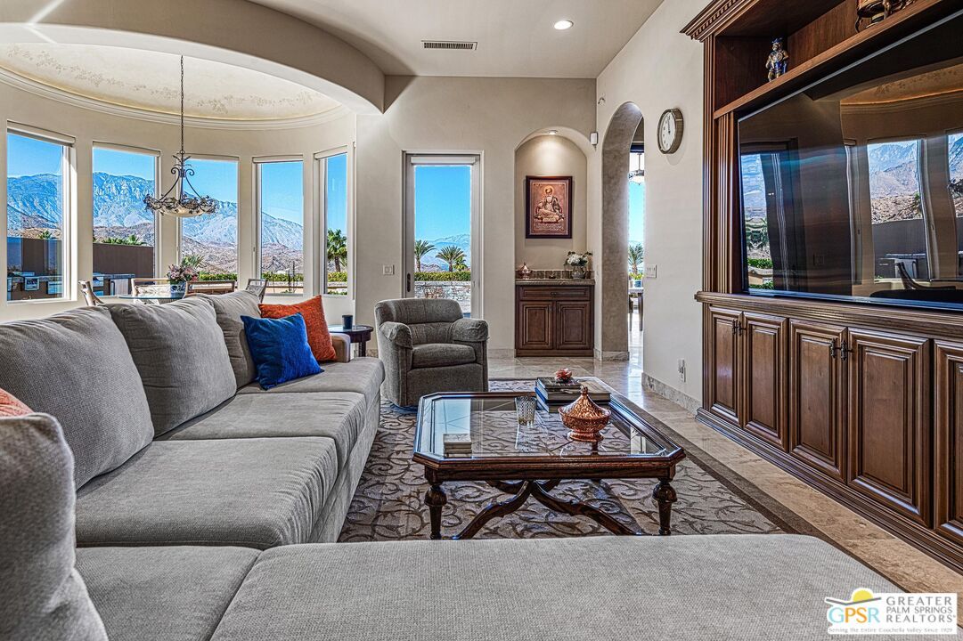 Interior, Living room, Pendant Lights, Recessed Lighting
