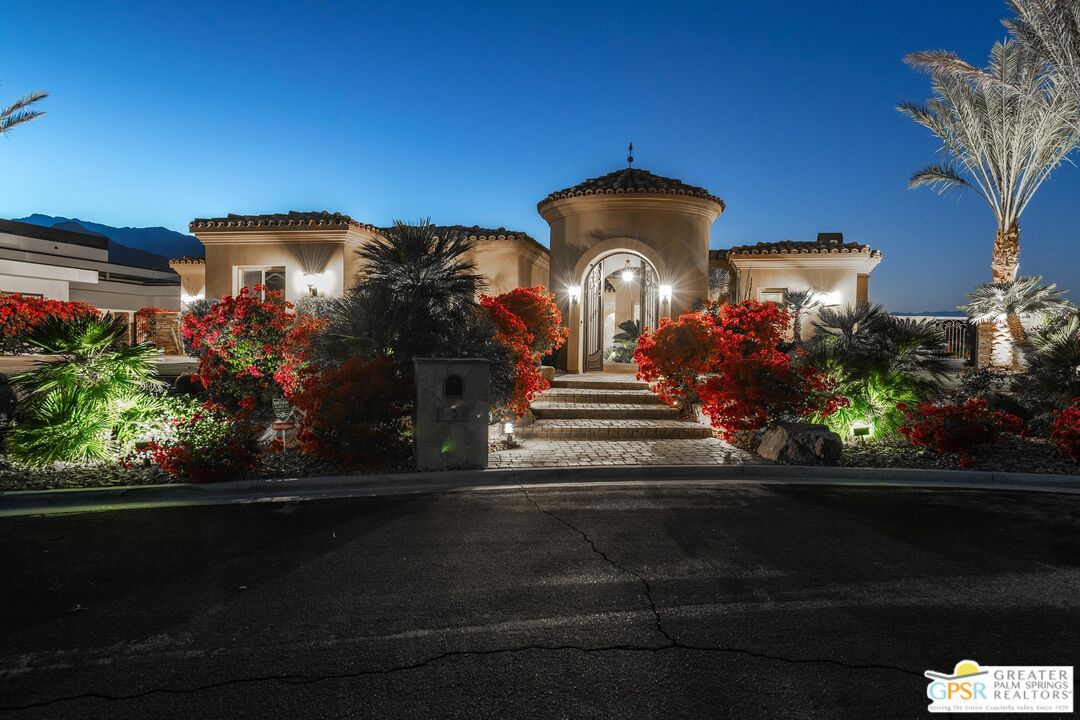 Exterior, Facade, Mediterranean