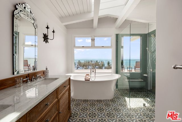 Bathroom, Dual Sink Vanities, Free Standing Baths, Interior, Water