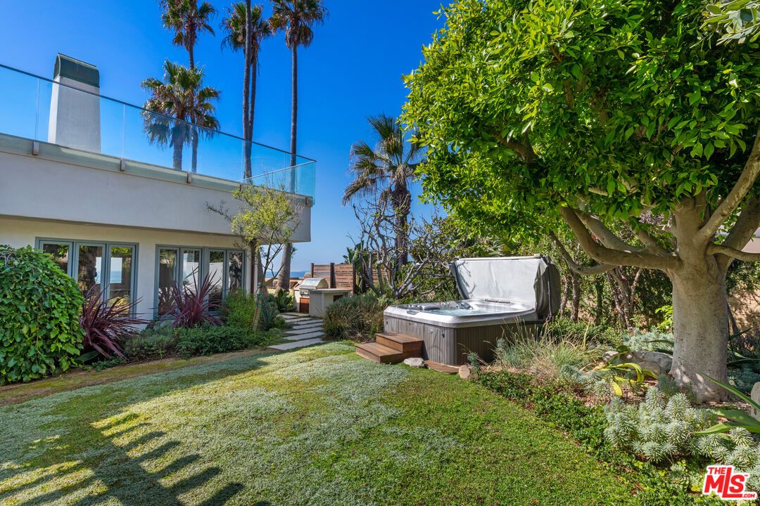 Backyard, Exterior, Hot Tub