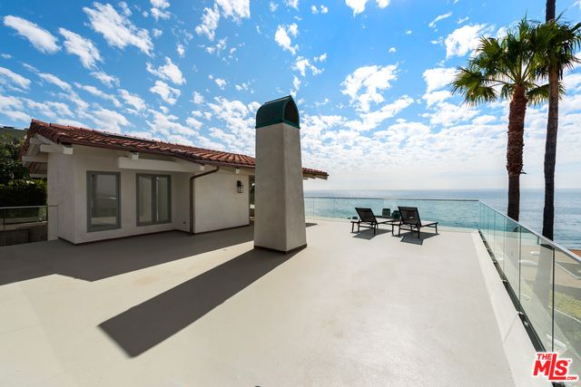 Exterior, Pool, Water