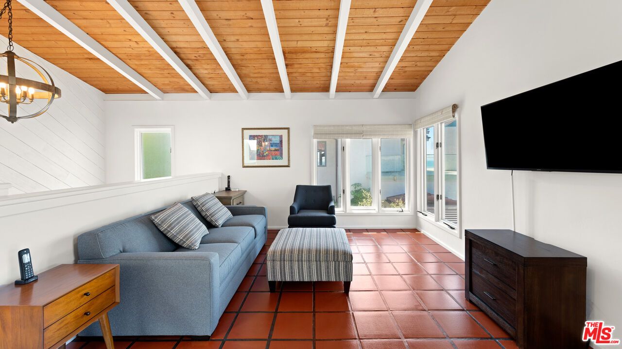 Interior, Living room, Pendant Lights, Wooden Ceilings