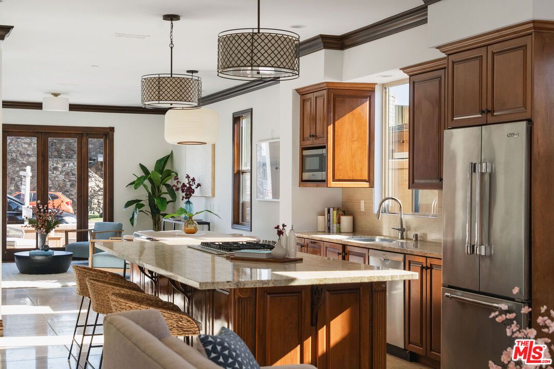 Dining room, Interior, Kitchen, Pendant Lights, Stainless Steel Appliances