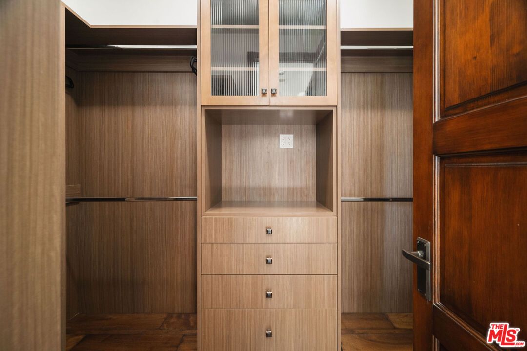 Interior, Walk-in Closets, Wood Texture Flooring