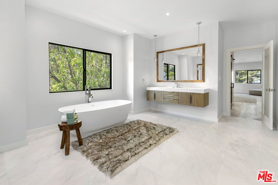 Bathroom, Free Standing Baths, Interior, Marble, Pendant Lights, Recessed Lighting