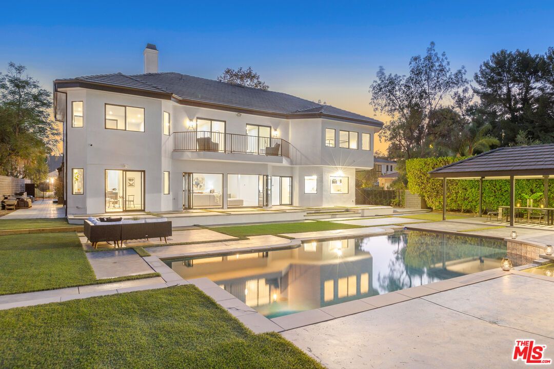 Exterior, Hot Tub, Pool