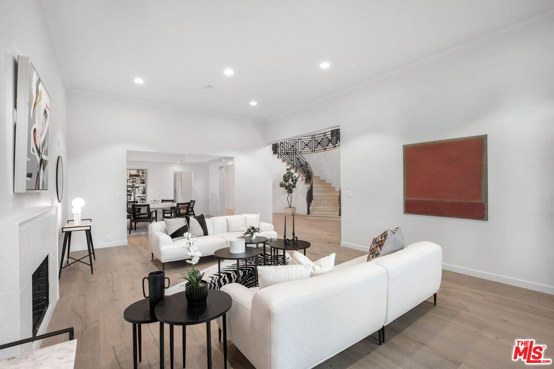 Dining room, Interior, Living room, Recessed Lighting, Wood Texture Flooring