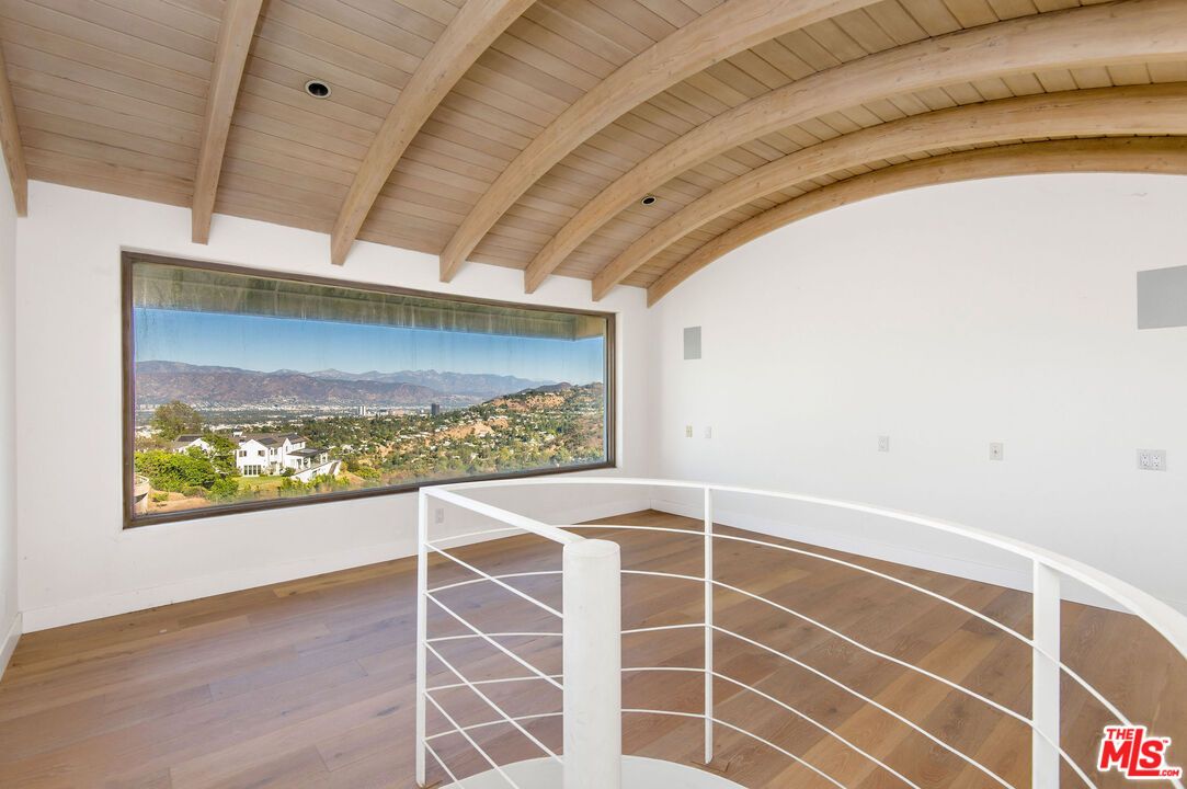 Empty room, Interior, Wooden Beams, Wooden Ceilings, Wood Texture Flooring