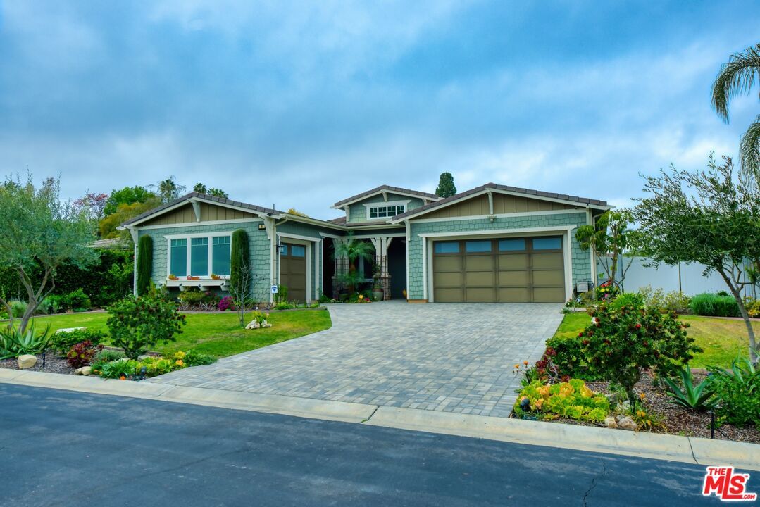 Attached, Exterior, Facade, Ranch