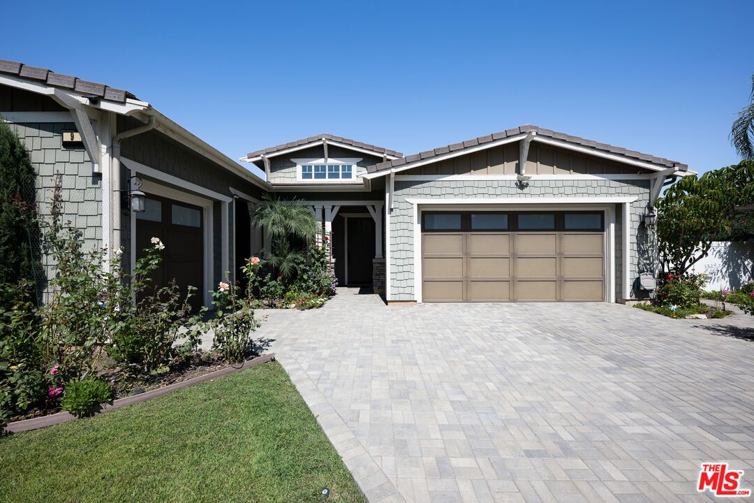 Attached, Exterior, Facade, American Craftsman