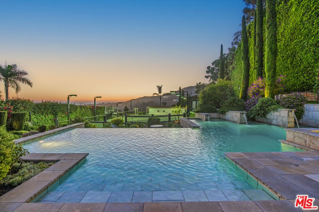 Exterior, Playground, Pool