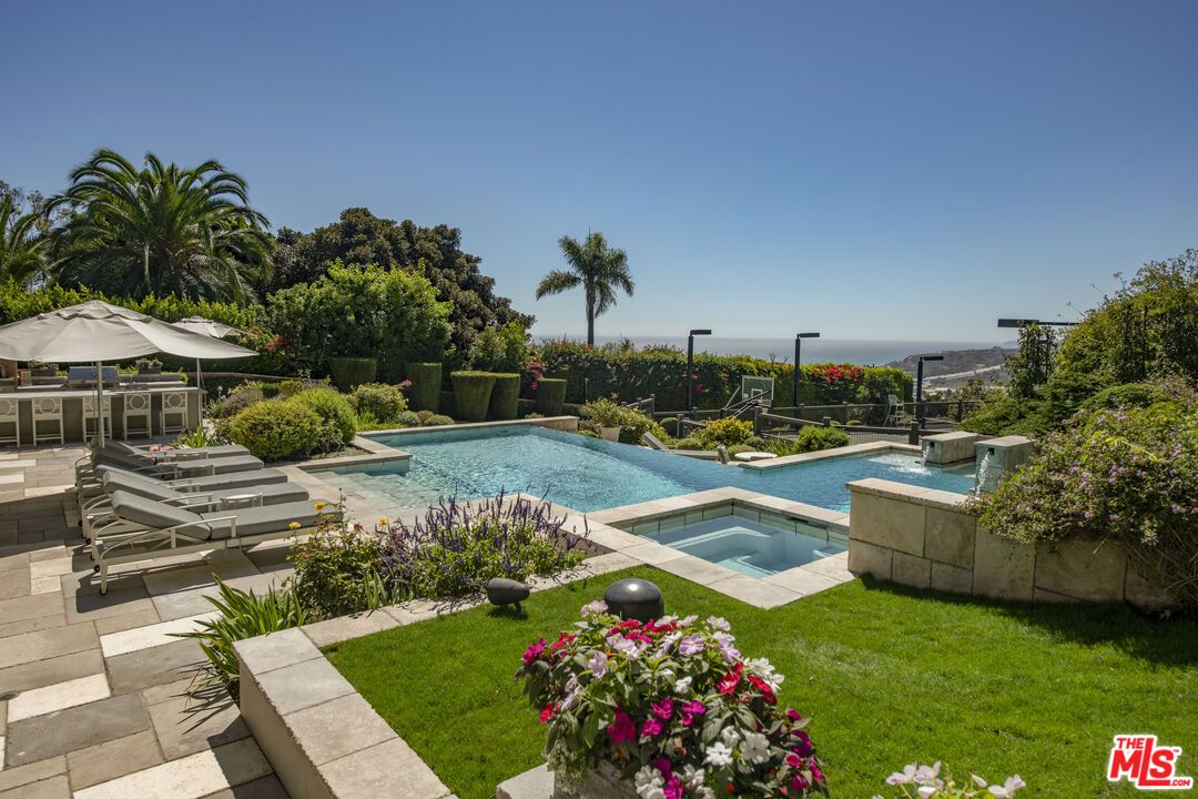 Exterior, Pool, Water