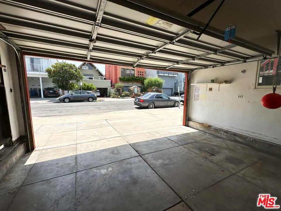 Exterior, Garage
