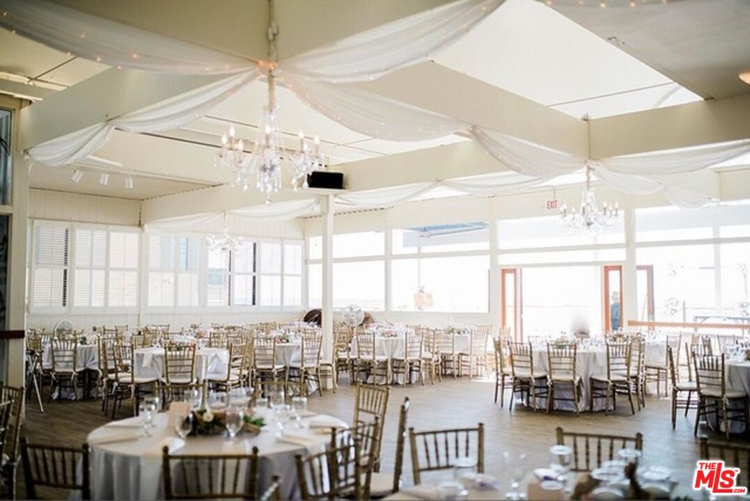 Chandelier, Dining room, Interior, Recessed Lighting
