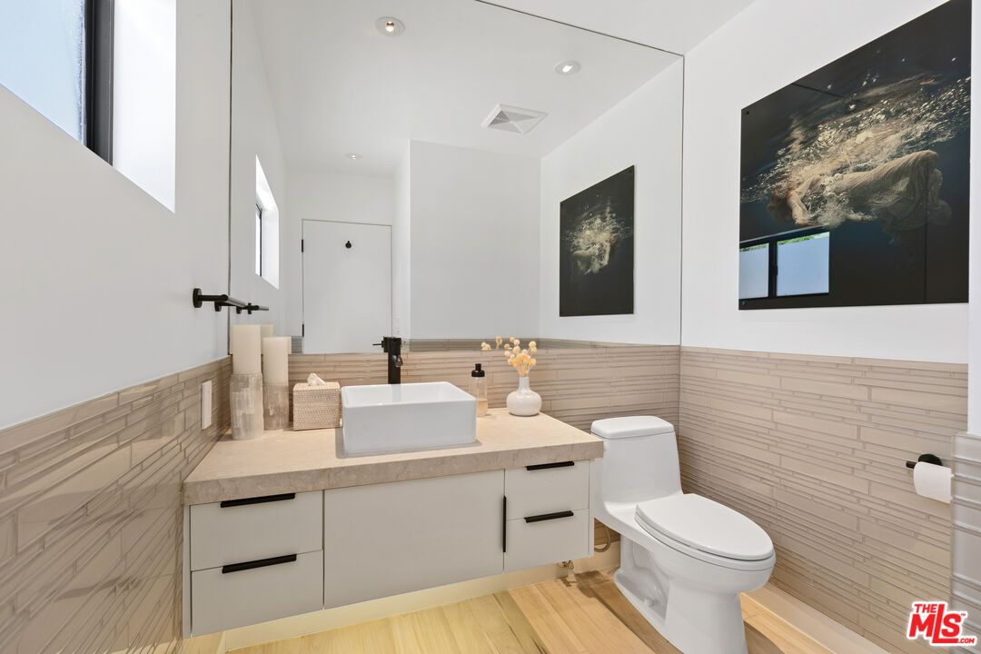 Bathroom, Interior, Recessed Lighting, Wood Texture Flooring