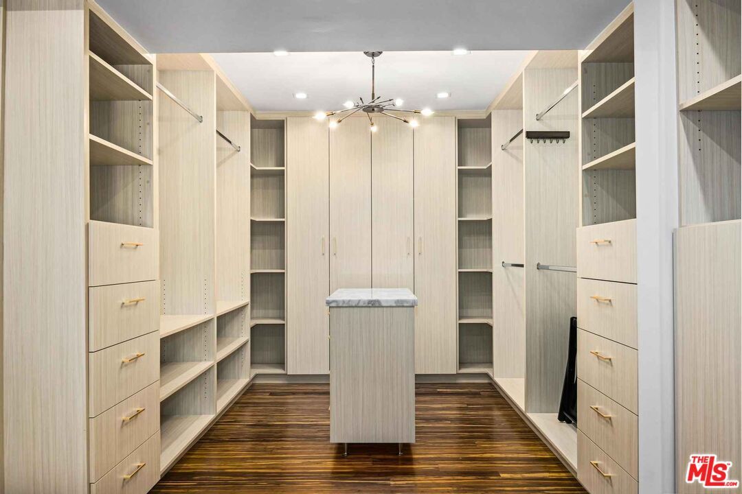 Interior, Pendant Lights, Recessed Lighting, Walk-in Closets, Wood Texture Flooring