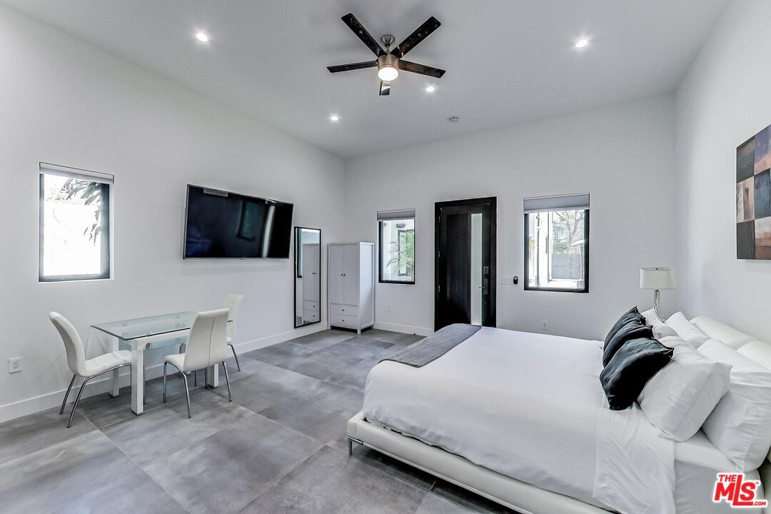 Bedroom, Dining room, Interior, Recessed Lighting