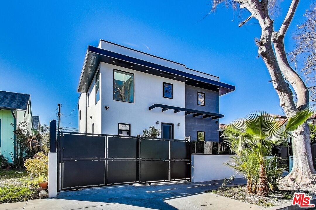 Attached, Exterior, Facade, Modern